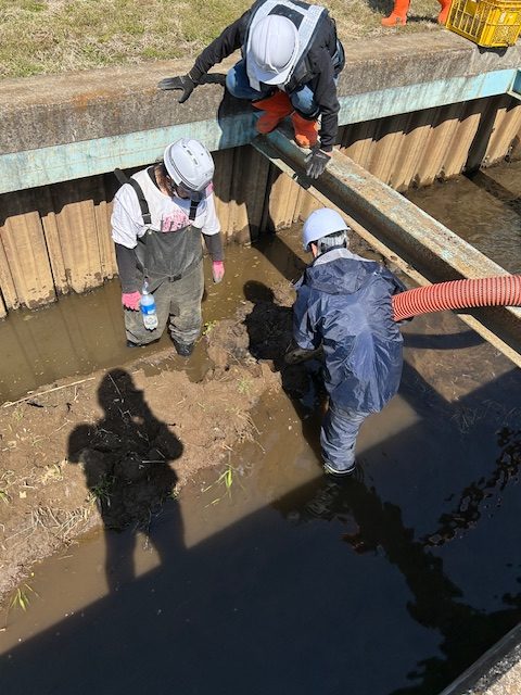 画像：河川浚渫工事